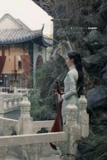 Chim Én Trước Nhà Vương, Tạ Năm Xưa